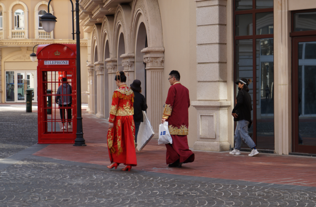 Wedding photo session in traditional dress on "European Street", Sanya, Hainan Island, China